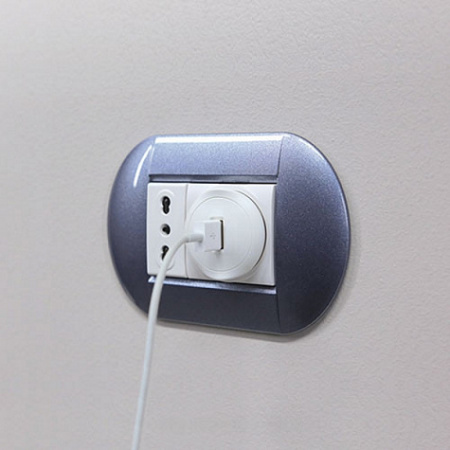 Компактное зарядное устройство USB 230В 1,5А 5 В Черный. Legrand